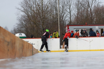Madonas pilsētas ledus laukumā – jauniešu hokeja turnīrs